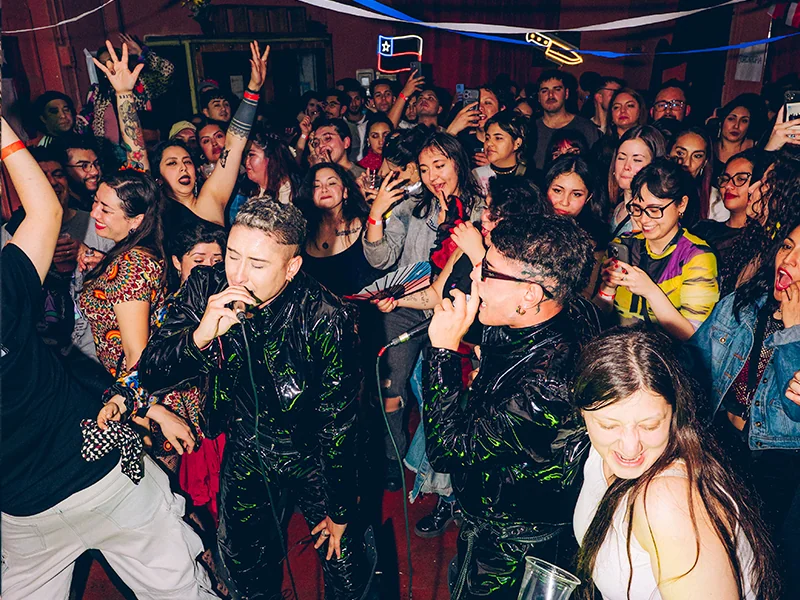 Evento Corte Chilenero - Público bailando cueca urbana en vivo